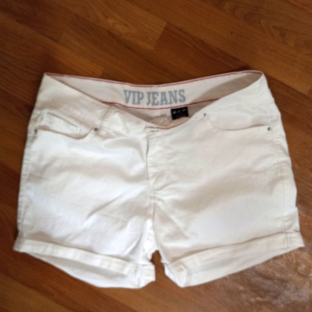 VIP 16 XL Denim Stretch Shorts in White